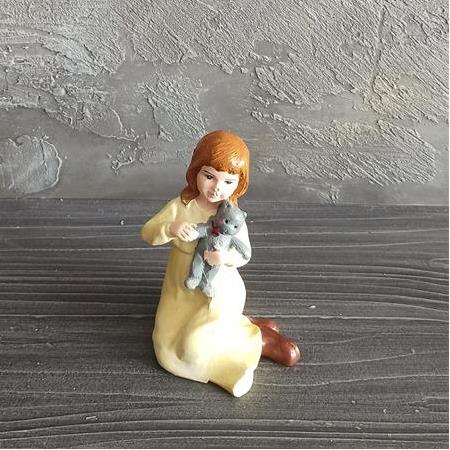 Biblo Oturan Clara
