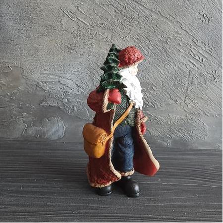 Ağaç Taşıyan Noel Baba